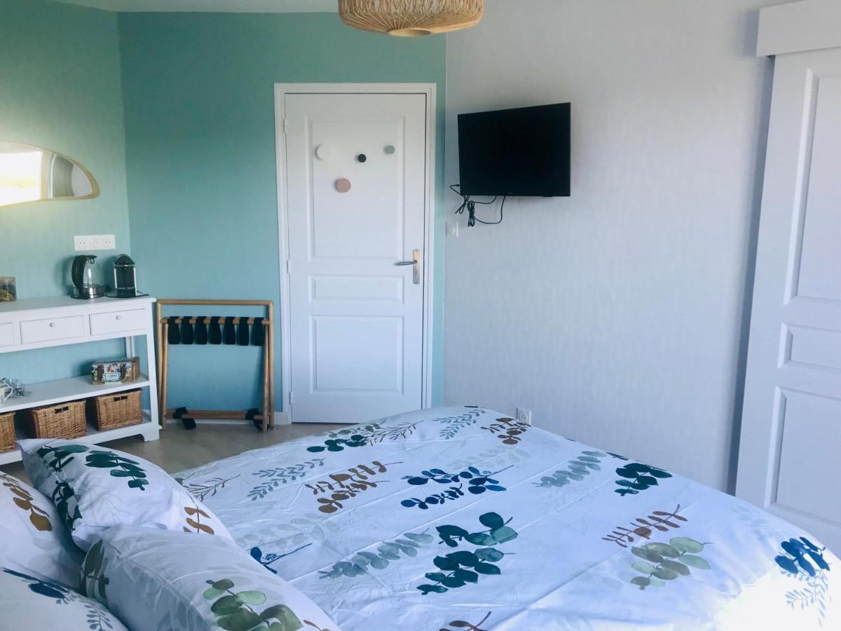 Au Petit Bonheur De Claire Et Jo Bed & Breakfast La Chapelle-Caro Екстериор снимка